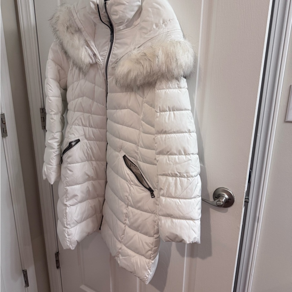 Laundry By Shelli Segal White Fur-Trimmed Puffer Jacket